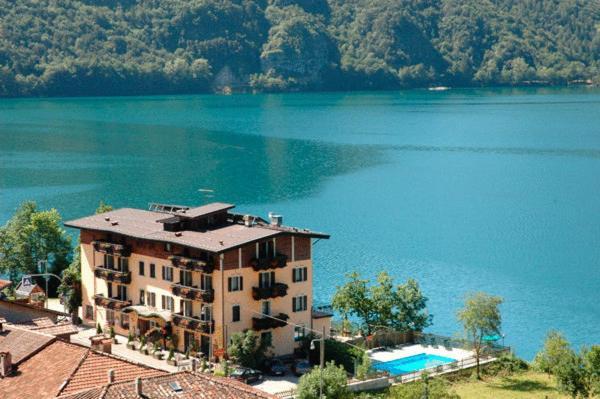 Albergo Mezzolago Luaran gambar