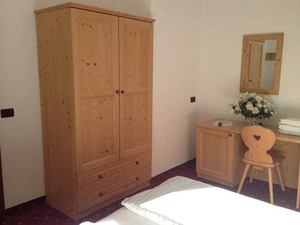Albergo Mezzolago Luaran gambar